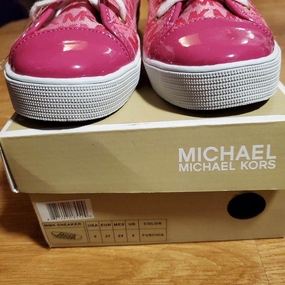 MK. Shoes - Picture 2 of 5